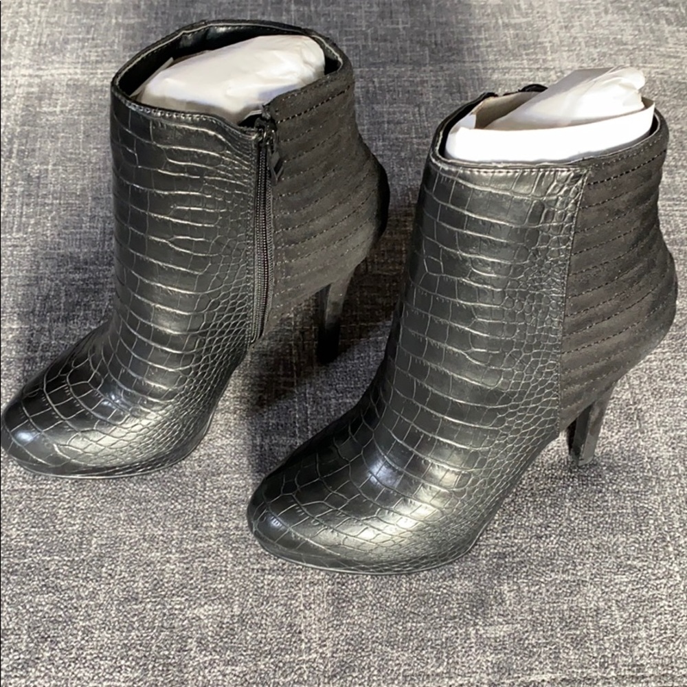 Alexis Harrison NWT booties